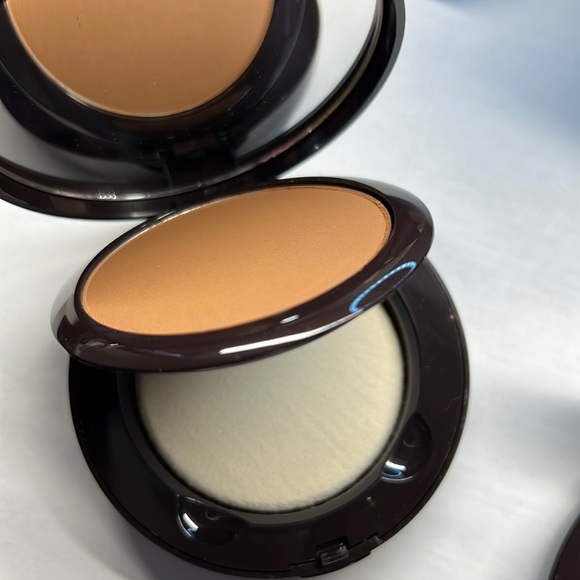 Laura Mercier smooth finish foundation powder - Picture 6 of 7